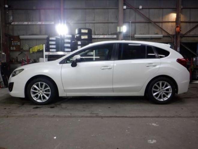 インプレッサスポーツ 2.0 i アイサイト 4WD　本州仕入　4WD　ナビ　フルセグTV  クルコン　バックカメラ　ETC　アイドリングストップ　衝突軽減ブレーキ　HID　フォグランプ　スマートキー　プッシュスタート 2000