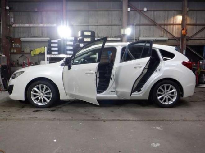 インプレッサスポーツ 2.0 i アイサイト 4WD　本州仕入　4WD　ナビ　フルセグTV  クルコン　バックカメラ　ETC　アイドリングストップ　衝突軽減ブレーキ　HID　フォグランプ　スマートキー　プッシュスタート 2000