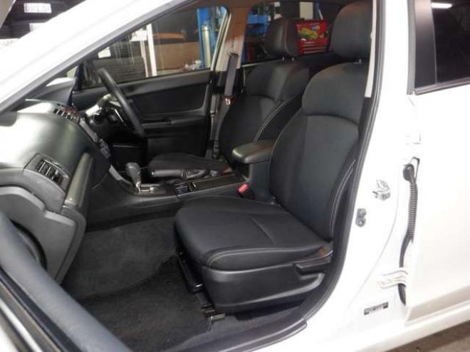 インプレッサスポーツ 2.0 i アイサイト 4WD　本州仕入　4WD　ナビ　フルセグTV  クルコン　バックカメラ　ETC　アイドリングストップ　衝突軽減ブレーキ　HID　フォグランプ　スマートキー　プッシュスタート 2000