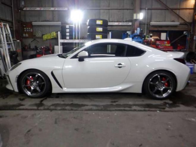 86GR86　2.4 RZ　ナビ・TV・B/T・Bカメラ・HKS車高調・SARDマフラー・LEDヘッドライト・ハーフレザー・シートヒーター・衝突軽減・ブラインドスポット・クルコン・レーンキープ・オートマチックハイビーム・クリアランスソナー 2WD 2400