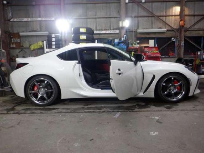 86GR86　2.4 RZ　ナビ・TV・B/T・Bカメラ・HKS車高調・SARDマフラー・LEDヘッドライト・ハーフレザー・シートヒーター・衝突軽減・ブラインドスポット・クルコン・レーンキープ・オートマチックハイビーム・クリアランスソナー 2WD 2400