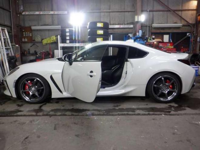 86GR86　2.4 RZ　ナビ・TV・B/T・Bカメラ・HKS車高調・SARDマフラー・LEDヘッドライト・ハーフレザー・シートヒーター・衝突軽減・ブラインドスポット・クルコン・レーンキープ・オートマチックハイビーム・クリアランスソナー 2WD 2400