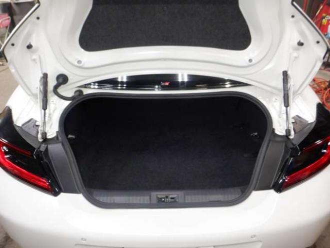 86GR86　2.4 RZ　ナビ・TV・B/T・Bカメラ・HKS車高調・SARDマフラー・LEDヘッドライト・ハーフレザー・シートヒーター・衝突軽減・ブラインドスポット・クルコン・レーンキープ・オートマチックハイビーム・クリアランスソナー 2WD 2400