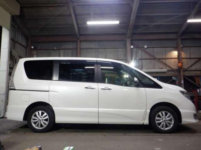 セレナ2.0 ハイウェイスター 4WD　本州仕入・後期型・ナビ・TV・B/T・Bカメラ・両側電動・インテリキー・プッシュスタート・アイドリングストップ・LEDヘッドライト・クルコン・ETC・ 2000