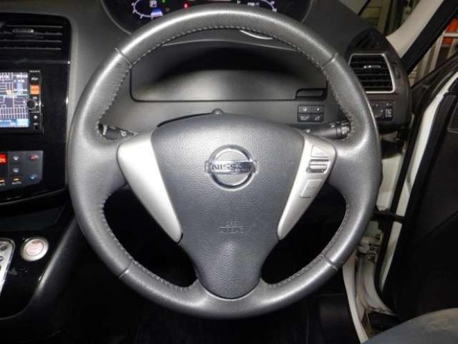 セレナ2.0 ハイウェイスター 4WD　本州仕入・後期型・ナビ・TV・B/T・Bカメラ・両側電動・インテリキー・プッシュスタート・アイドリングストップ・LEDヘッドライト・クルコン・ETC・ 2000