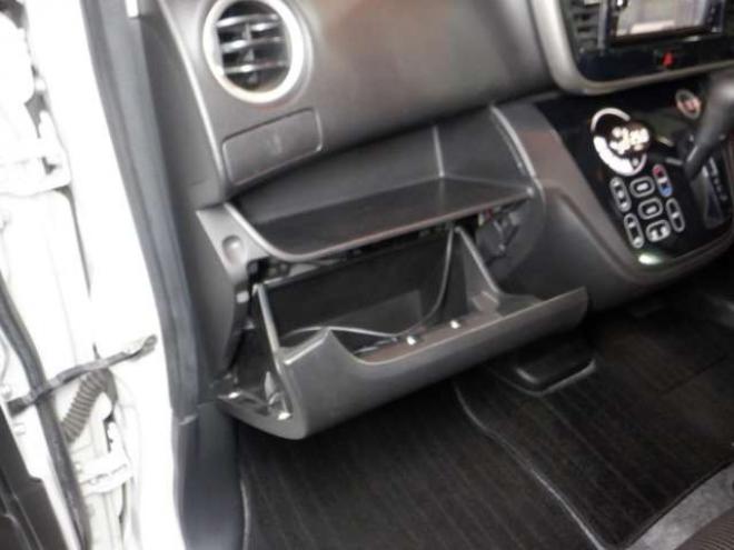 eKスペースカスタム T 4WD　ナビ・TV・Bカメラ・B/T・両側電動・ターボ・スマートキー・プッシュスタート・純正エンスタ・HID・ベンチシート・フォグランプ・リア席サンシェード・シートヒーター・寒冷地仕様 660