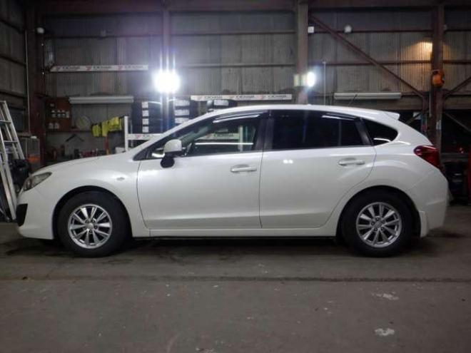 インプレッサスポーツ 1.6 i-L 4WD　ナビ・TV・B/T・Bカメラ・アイドリングストップ・スマートキー・プッシュスタート・HID・ヘッドライトウォッシャー・ETC・フォグランプ・オートエアコン・ドアバイザー・DVD再生 1600