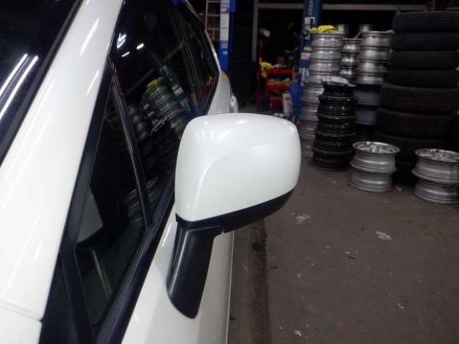 インプレッサスポーツ 1.6 i-L 4WD　ナビ・TV・B/T・Bカメラ・アイドリングストップ・スマートキー・プッシュスタート・HID・ヘッドライトウォッシャー・ETC・フォグランプ・オートエアコン・ドアバイザー・DVD再生 1600