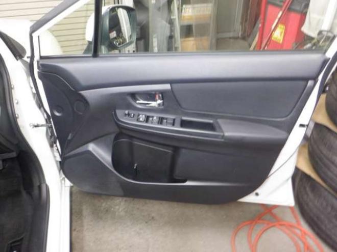 インプレッサスポーツ 1.6 i-L 4WD　ナビ・TV・B/T・Bカメラ・アイドリングストップ・スマートキー・プッシュスタート・HID・ヘッドライトウォッシャー・ETC・フォグランプ・オートエアコン・ドアバイザー・DVD再生 1600