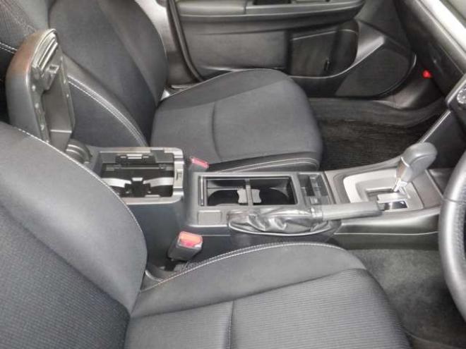 インプレッサスポーツ 1.6 i-L 4WD　ナビ・TV・B/T・Bカメラ・アイドリングストップ・スマートキー・プッシュスタート・HID・ヘッドライトウォッシャー・ETC・フォグランプ・オートエアコン・ドアバイザー・DVD再生 1600