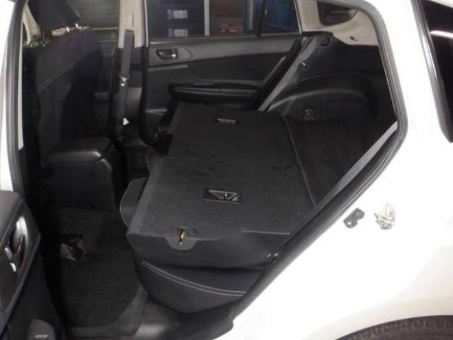 インプレッサスポーツ 1.6 i-L 4WD　ナビ・TV・B/T・Bカメラ・アイドリングストップ・スマートキー・プッシュスタート・HID・ヘッドライトウォッシャー・ETC・フォグランプ・オートエアコン・ドアバイザー・DVD再生 1600