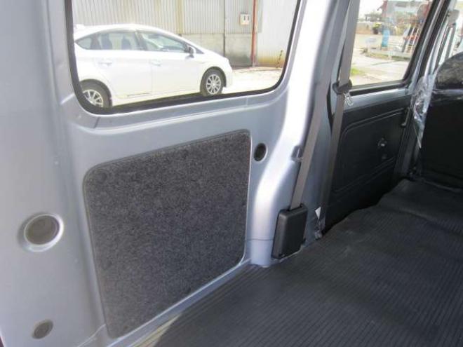 ハイゼットカーゴ デラックス SAIII ハイルーフ 4WD　道外仕入れ 後期型1オーナー  レーンキープアシスト　横滑り防止装置　衝突被害軽減ブレーキ　障害物センサー　ナビ&フルセグTV+Bカメラ キーレス  ドアバイザー Pガラス 記録簿 1年保証付 660