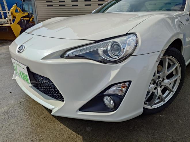 86GT　ワンオーナー　社外ケンウッドナビ・TV・バックカメラ・Bluetooth　ETC　 オートライト機能　パドルシフト　マニュアルモード付きAT　プッシュスタート　スマートキー　VSC　カタログ燃費JC08モード11.8㎞/L　社外17インチホイール＆夏タイヤ　純正17インチホイール＆冬タイヤ　 2000　2Dr