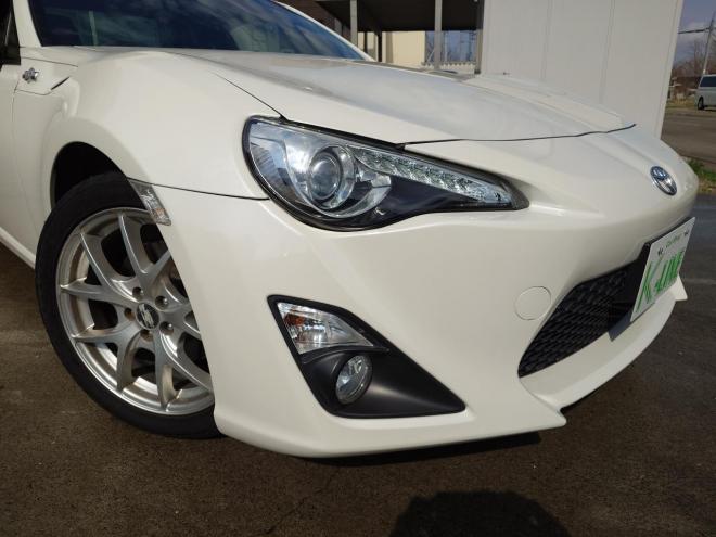 86GT　ワンオーナー　社外ケンウッドナビ・TV・バックカメラ・Bluetooth　ETC　 オートライト機能　パドルシフト　マニュアルモード付きAT　プッシュスタート　スマートキー　VSC　カタログ燃費JC08モード11.8㎞/L　社外17インチホイール＆夏タイヤ　純正17インチホイール＆冬タイヤ　 2000　2Dr