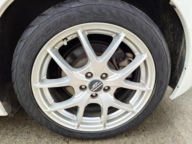 86GT　ワンオーナー　社外ケンウッドナビ・TV・バックカメラ・Bluetooth　ETC　 オートライト機能　パドルシフト　マニュアルモード付きAT　プッシュスタート　スマートキー　VSC　カタログ燃費JC08モード11.8㎞/L　社外17インチホイール＆夏タイヤ　純正17インチホイール＆冬タイヤ　 2000　2Dr