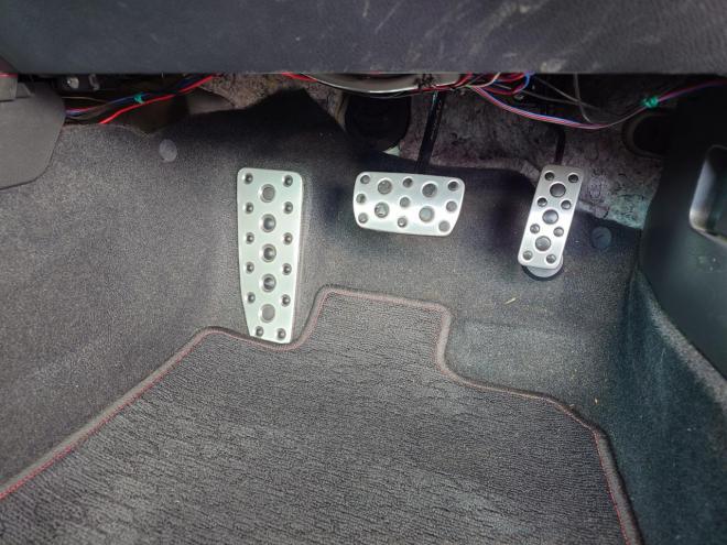 86GT　ワンオーナー　社外ケンウッドナビ・TV・バックカメラ・Bluetooth　ETC　 オートライト機能　パドルシフト　マニュアルモード付きAT　プッシュスタート　スマートキー　VSC　カタログ燃費JC08モード11.8㎞/L　社外17インチホイール＆夏タイヤ　純正17インチホイール＆冬タイヤ　 2000　2Dr