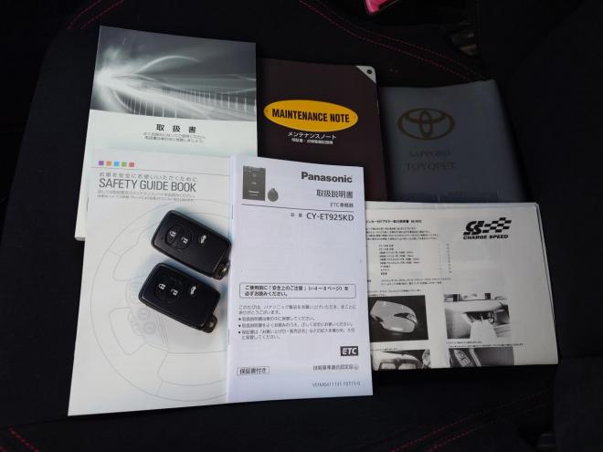 86GT　ワンオーナー　社外ケンウッドナビ・TV・バックカメラ・Bluetooth　ETC　 オートライト機能　パドルシフト　マニュアルモード付きAT　プッシュスタート　スマートキー　VSC　カタログ燃費JC08モード11.8㎞/L　社外17インチホイール＆夏タイヤ　純正17インチホイール＆冬タイヤ　 2000　2Dr