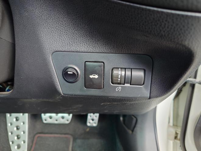 86GT　ワンオーナー　社外ケンウッドナビ・TV・バックカメラ・Bluetooth　ETC　 オートライト機能　パドルシフト　マニュアルモード付きAT　プッシュスタート　スマートキー　VSC　カタログ燃費JC08モード11.8㎞/L　社外17インチホイール＆夏タイヤ　純正17インチホイール＆冬タイヤ　 2000　2Dr