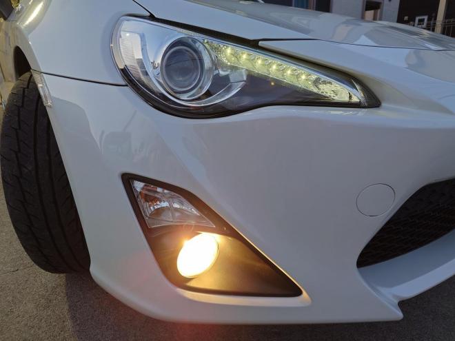 86GT　ワンオーナー　社外ケンウッドナビ・TV・バックカメラ・Bluetooth　ETC　 オートライト機能　パドルシフト　マニュアルモード付きAT　プッシュスタート　スマートキー　VSC　カタログ燃費JC08モード11.8㎞/L　社外17インチホイール＆夏タイヤ　純正17インチホイール＆冬タイヤ　 2000　2Dr