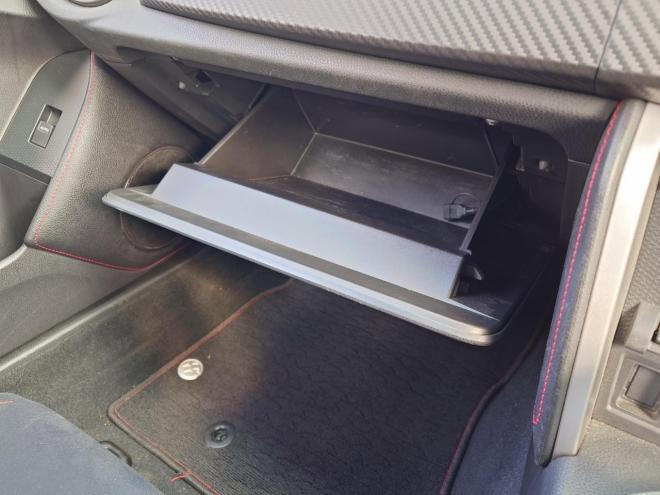 86GT　ワンオーナー　社外ケンウッドナビ・TV・バックカメラ・Bluetooth　ETC　 オートライト機能　パドルシフト　マニュアルモード付きAT　プッシュスタート　スマートキー　VSC　カタログ燃費JC08モード11.8㎞/L　社外17インチホイール＆夏タイヤ　純正17インチホイール＆冬タイヤ　 2000　2Dr