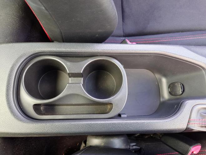 86GT　ワンオーナー　社外ケンウッドナビ・TV・バックカメラ・Bluetooth　ETC　 オートライト機能　パドルシフト　マニュアルモード付きAT　プッシュスタート　スマートキー　VSC　カタログ燃費JC08モード11.8㎞/L　社外17インチホイール＆夏タイヤ　純正17インチホイール＆冬タイヤ　 2000　2Dr