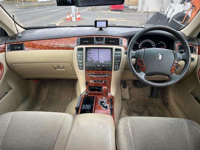 クラウンロイヤル 3.0 ロイヤルサルーン i-Four 4WD　ドライブレコーダー　オートクルーズコントロール　バックカメラ　ナビ　エアロ　HID　スマートキー　電動格納ミラー　盗難防止システム　衝突安全ボディ 3000