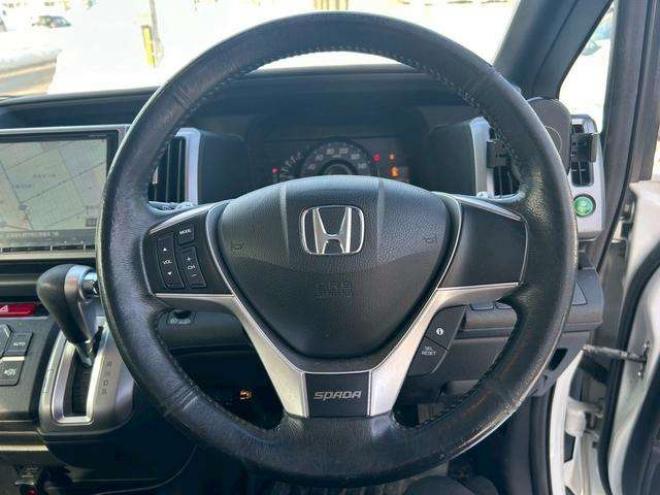 ステップワゴン2.0 スパーダ Z 4WD　ナビ　テレビ　スマートキー　記録簿　メンテナンスノート　取扱説明書　オートエアコン　後席モニター　バックカメラ　両側パワースライドドア　ETC 2000