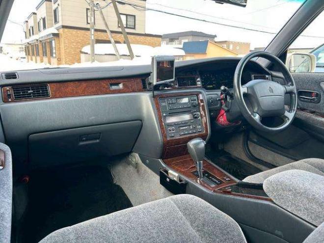 クラウン3.0 ロイヤルサルーンFour 4WD　キーレス　エアコン　ABS　パワーシート　テレビ　オートクルーズコントロール　ETC 3000