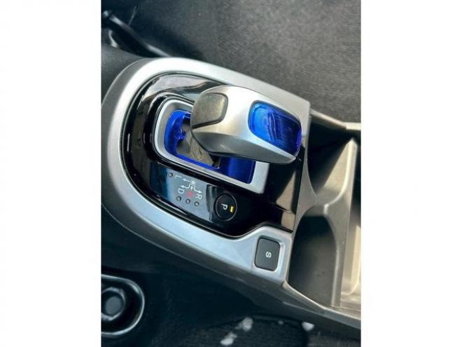 フィット1.5 ハイブリッド Fパッケージ 4WD　バックカメラ　ナビ　オートエアコン　　　キーレス　メンテナンスノート　取り扱い説明書　ETC　オーディオ 1500