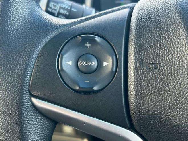 フィット1.5 ハイブリッド Fパッケージ 4WD　バックカメラ　ナビ　オートエアコン　　　キーレス　メンテナンスノート　取り扱い説明書　ETC　オーディオ 1500