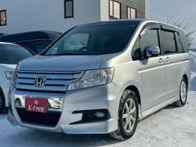 ステップワゴン　2.0 スパーダ Z 4WD　スマートキー　衝突安全ボディー　電動格納ミラー　3列シート　サイドカメラ　バックカメラ 2000