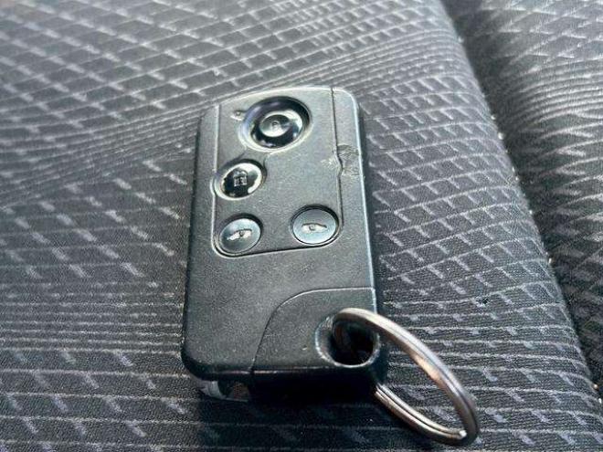 ステップワゴン2.0 スパーダ Z 4WD　スマートキー　衝突安全ボディー　電動格納ミラー　3列シート　サイドカメラ　バックカメラ 2000