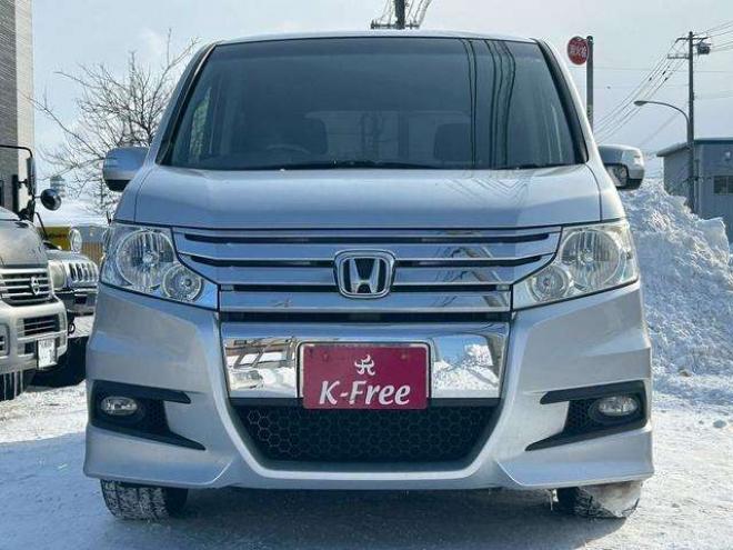 ステップワゴン2.0 スパーダ Z 4WD　スマートキー　衝突安全ボディー　電動格納ミラー　3列シート　サイドカメラ　バックカメラ 2000