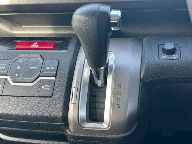 ステップワゴン2.0 スパーダ Z 4WD　スマートキー　衝突安全ボディー　電動格納ミラー　3列シート　サイドカメラ　バックカメラ 2000