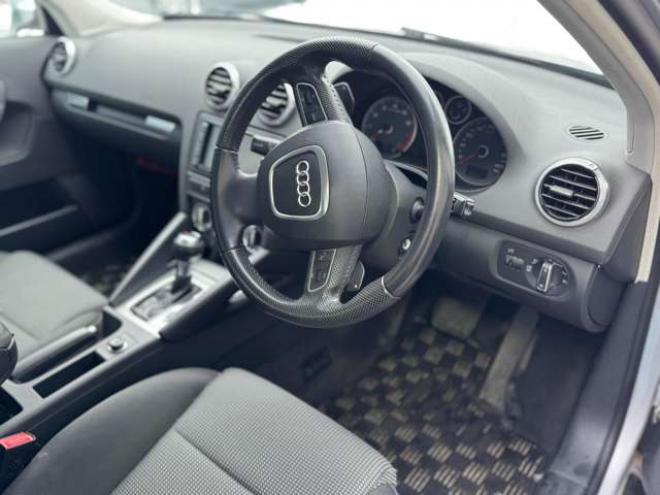 アウディA3スポーツバック 2.0 TFSI クワトロ 4WD　ナビ　TV　Bカメラ　Bluetooth 正規輸入車 2000