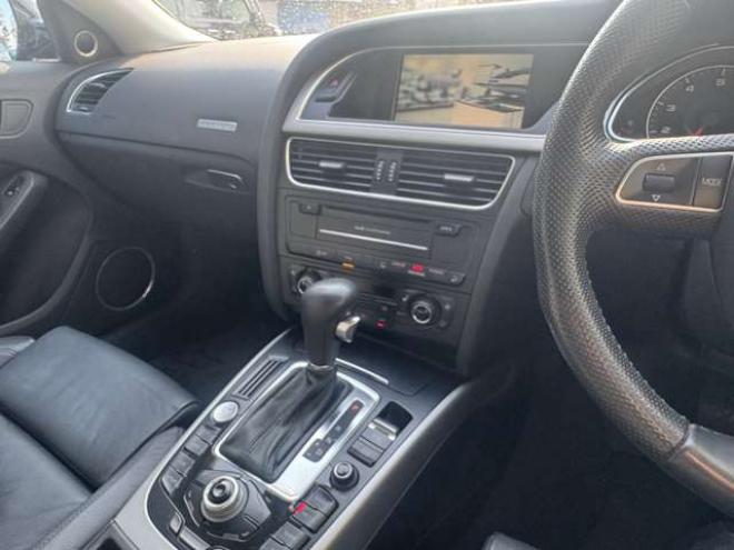 アウディA5スポーツバック 2.0 TFSI クワトロ 4WD　夏冬タイヤ　黒革シート　ナビ　TV　Bカメラ 正規輸入車 2000