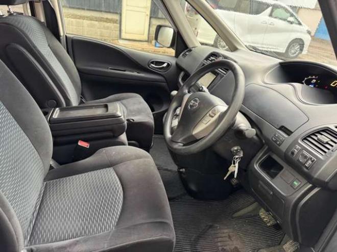 セレナ2.0 20S 4WD　ナビ　TV　Bluetooth　Bカメラ　クルコン　後期型 2000