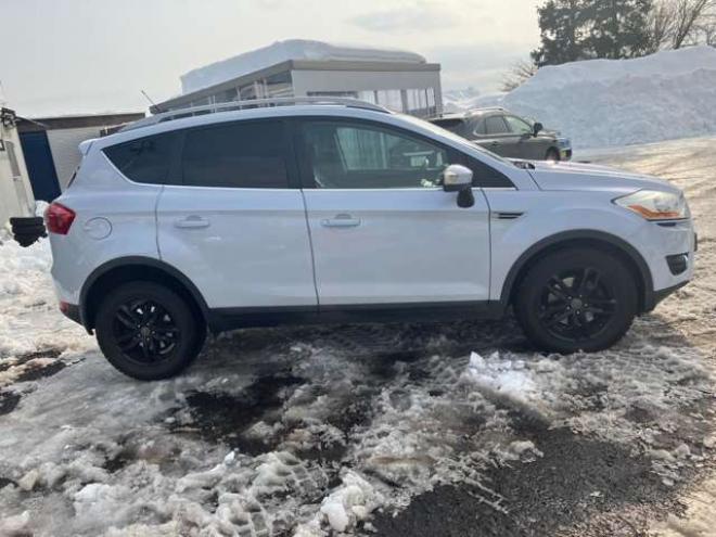 フォードクーガ タイタニアム 4WD　 2500