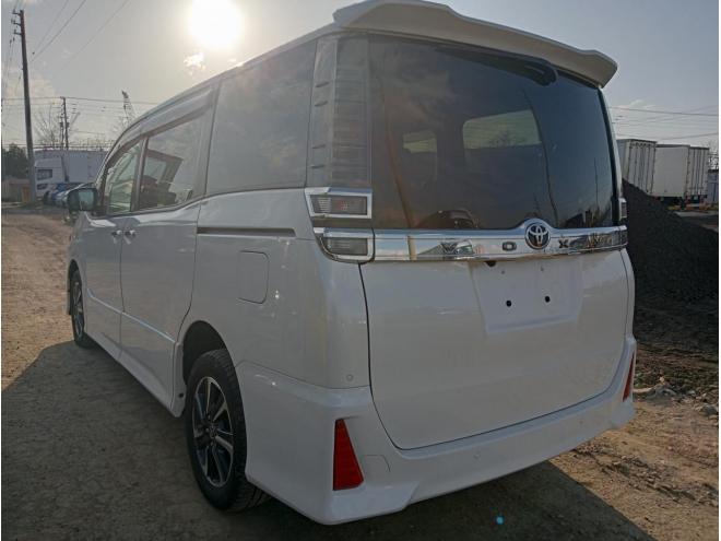 ヴォクシーZキラメキ3 4WD 2000 5Dr