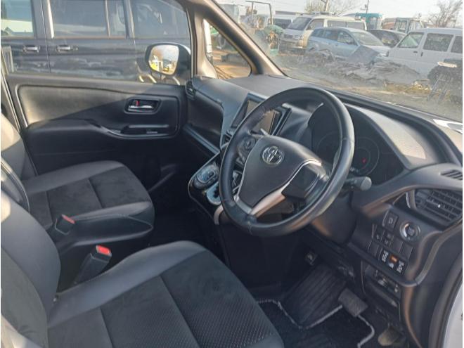 ヴォクシーZキラメキ3 4WD 2000 5Dr