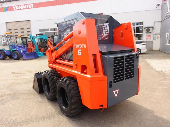 スキッドステアローダトヨタ ３SDK６　バケット容量0.28m3 
