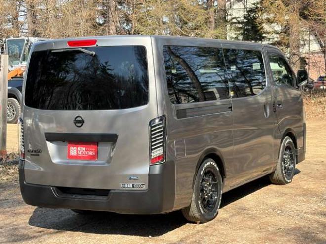 キャラバンNV350 2.5 クールバン DX ロングボディ ディーゼルターボ 4WD　エンジンスターター　革調シートカバー　ETC　社外ハンドル　社外テール　ベッドキット　パワステ　パワーウィンドウ　社外ナビ　社外アルミホイール　両側スライドドア 2500