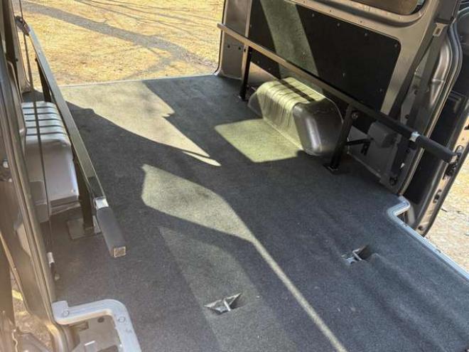 キャラバンNV350 2.5 クールバン DX ロングボディ ディーゼルターボ 4WD　エンジンスターター　革調シートカバー　ETC　社外ハンドル　社外テール　ベッドキット　パワステ　パワーウィンドウ　社外ナビ　社外アルミホイール　両側スライドドア 2500