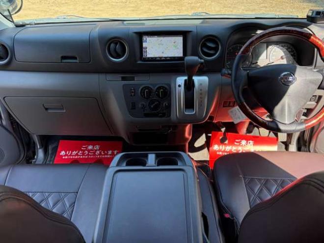 キャラバンNV350 2.5 クールバン DX ロングボディ ディーゼルターボ 4WD　エンジンスターター　革調シートカバー　ETC　社外ハンドル　社外テール　ベッドキット　パワステ　パワーウィンドウ　社外ナビ　社外アルミホイール　両側スライドドア 2500