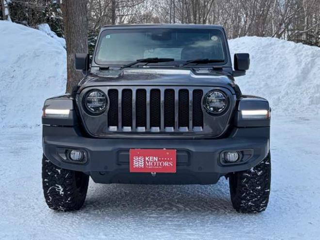 ラングラーアンリミテッド サハラ 3.6L 4WD　グラナイトグレー　エアコン　クルコン　パワステ　パワーウィンドウ　フロントカメラ　バックカメラ　キーレスエントリー　アルミホイール　ABS　横滑り防止装置　盗難防止装置　フルセグTV 正規輸入車 3600