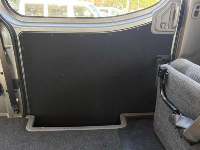 キャラバンNV350 2.5 DX スーパーロングボディ ハイルーフ ディーゼルターボ 4WD　運転席レカロシート　ETC　社外ハンドル　社外ナビ　バックカメラ　パワステ　パワーウィンドウ　ABS　キーレスエントリー　エアコン 2500