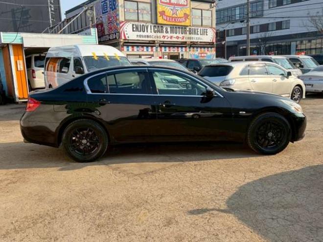 スカイライン2.5 250GT FOUR 4WD　ドライブレコーダー　ETC　パワステ　パワーウィンドウ　ナビ　電動シート　寒冷地仕様　アルミホイール　エアコン　盗難防止装置　キーレスエントリー　ABS　横滑り防止装置 2500