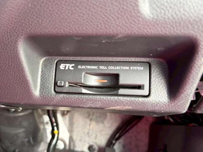 スカイライン2.5 250GT FOUR 4WD　ドライブレコーダー　ETC　パワステ　パワーウィンドウ　ナビ　電動シート　寒冷地仕様　アルミホイール　エアコン　盗難防止装置　キーレスエントリー　ABS　横滑り防止装置 2500