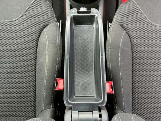 シトロエンDS3 シック　ETC　エアコン・クーラー　パワステ　パワーウィンドウ　キーレス　ABS 運転席エアバッグ　助手席エアバッグ　サイドエアバッグ　横滑り防止装置　社外ナビ　MTモード付 正規輸入車 2WD 1200