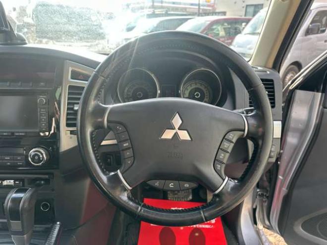 パジェロ3.2 ロング エクシード ディーゼルターボ 4WD　クルーズコントロール　パワステ　パワーウィンドウ　ABS　純正ナビ　バックカメラ　横滑り防止装置　盗難防止装置　純正アルミホイール 3200